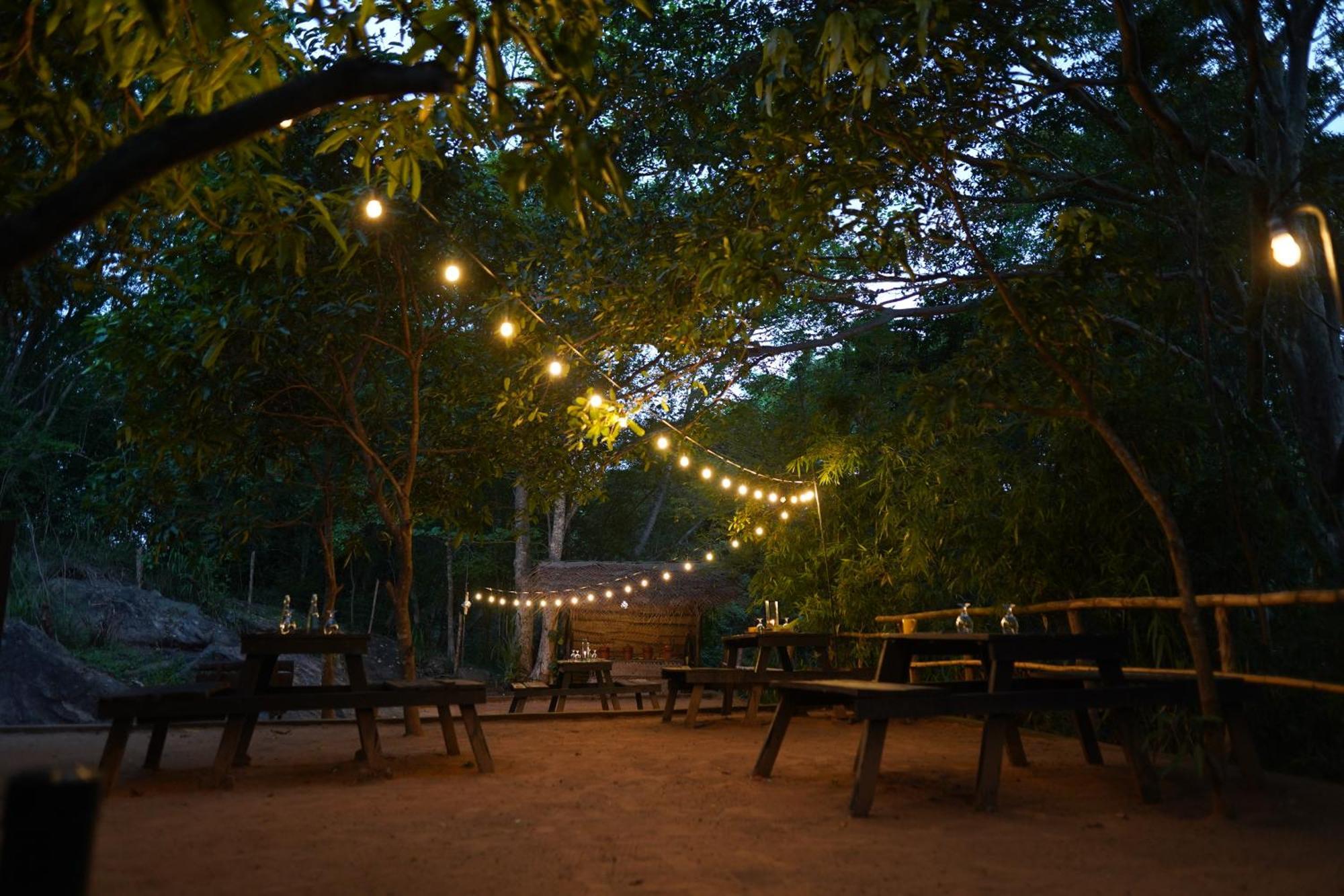 River Glamping By Gaga Bees Udawalawe Exterior photo
