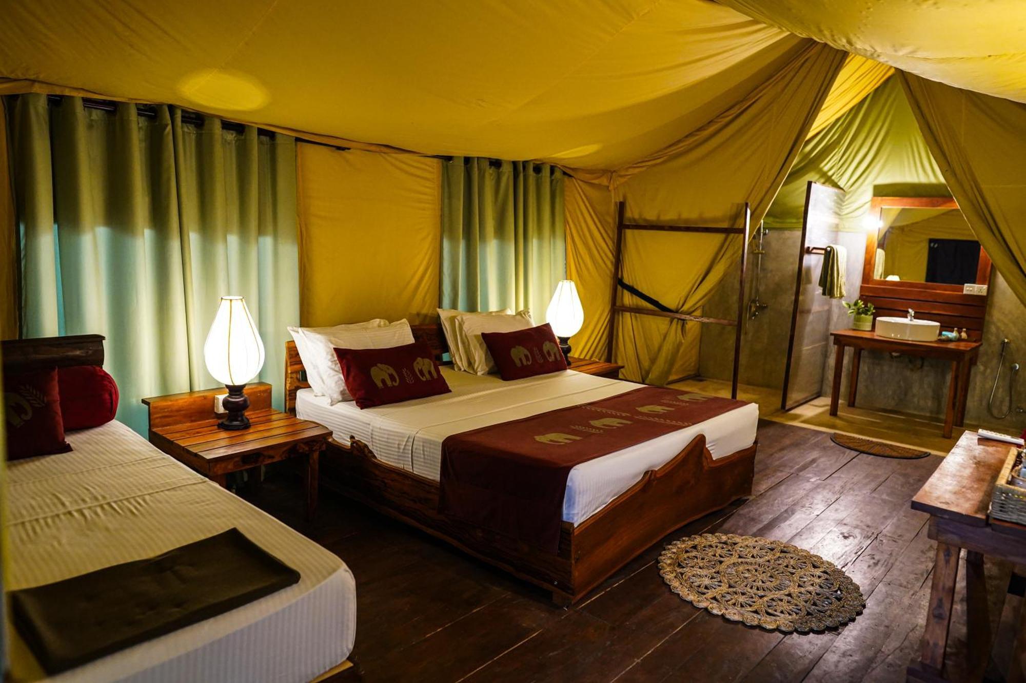River Glamping By Gaga Bees Udawalawe Exterior photo