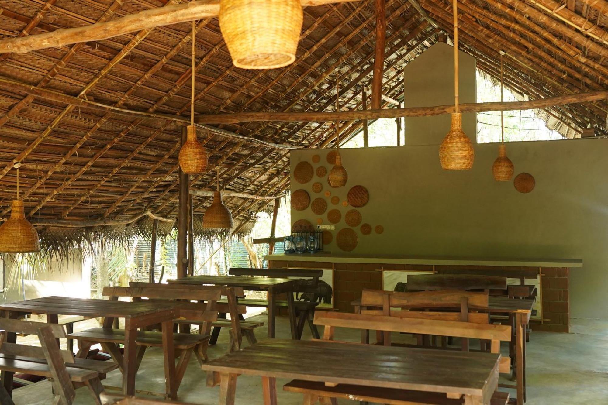 River Glamping By Gaga Bees Udawalawe Exterior photo