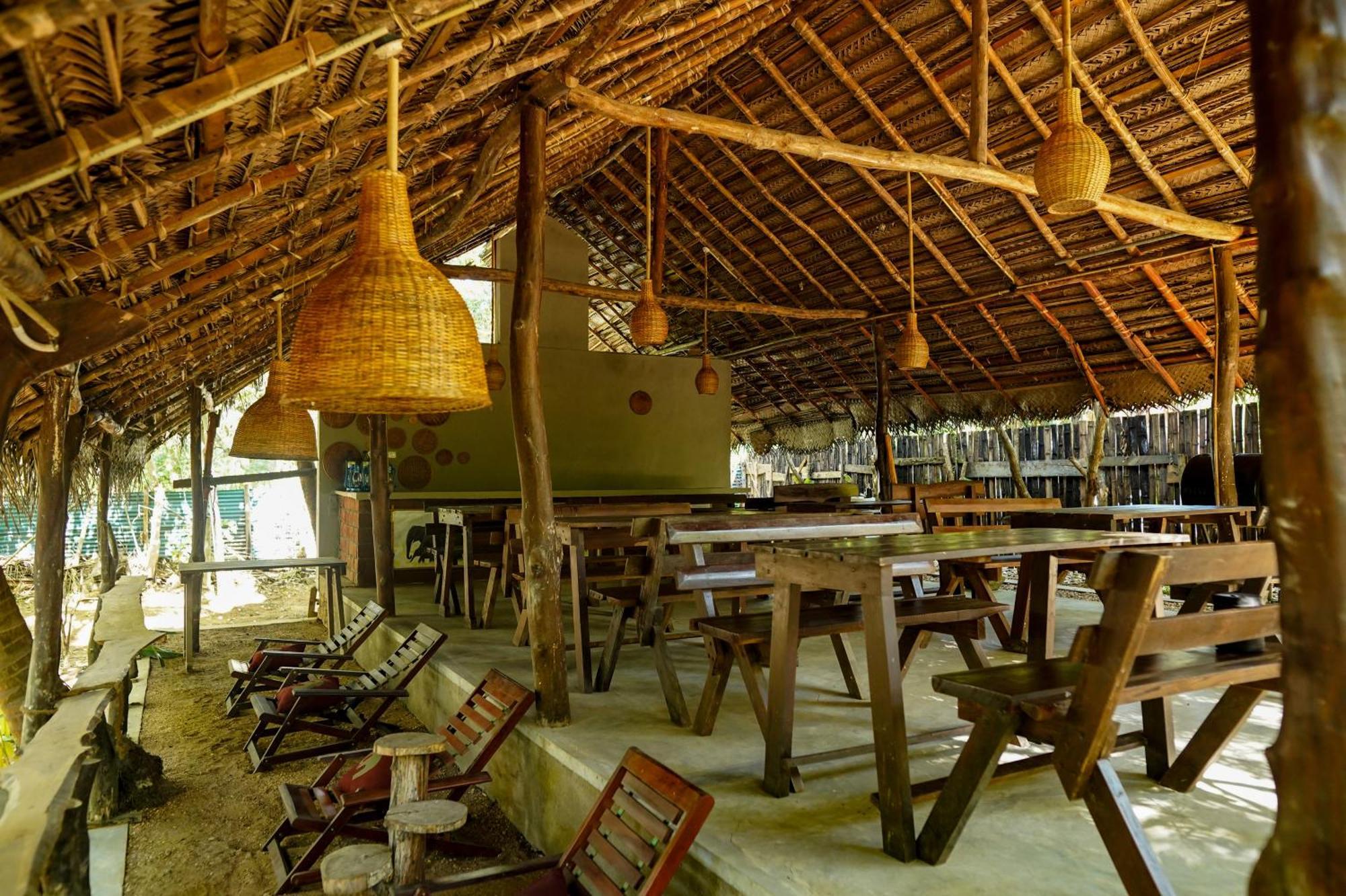 River Glamping By Gaga Bees Udawalawe Exterior photo