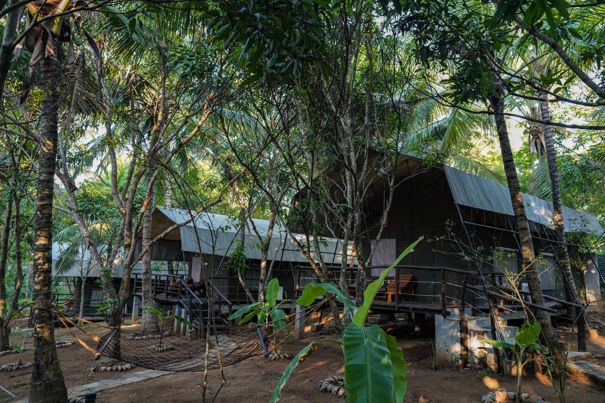 River Glamping By Gaga Bees Udawalawe Exterior photo