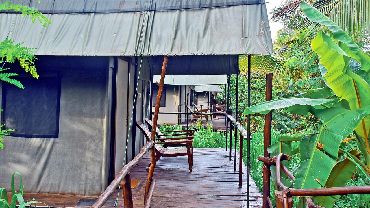 River Glamping By Gaga Bees Udawalawe Exterior photo
